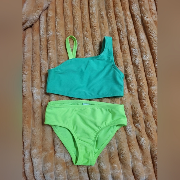 Cat & Jack Other - Cat & Jack Two Piece Set in Green and Yellow